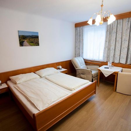 Hotel-Gasthof Martinek บาเดน ภายนอก รูปภาพ