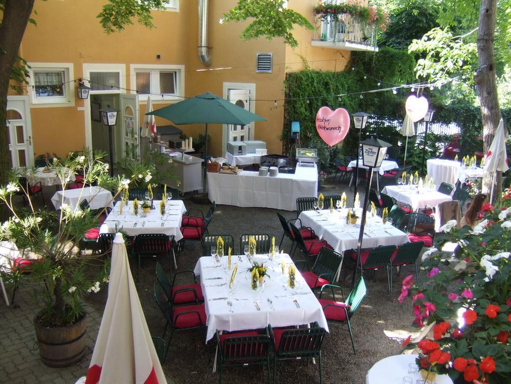 Hotel-Gasthof Martinek บาเดน ภายนอก รูปภาพ