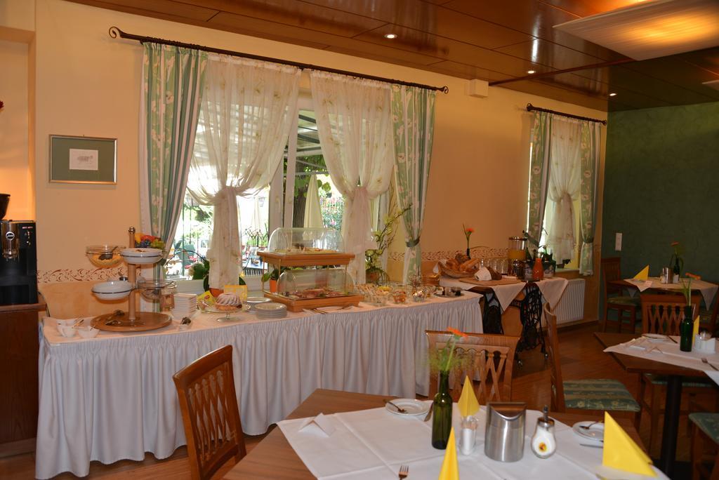 Hotel-Gasthof Martinek บาเดน ภายนอก รูปภาพ