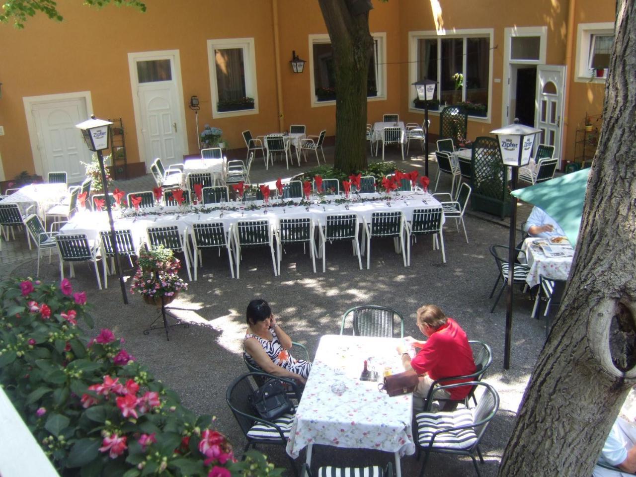 Hotel-Gasthof Martinek บาเดน ภายนอก รูปภาพ