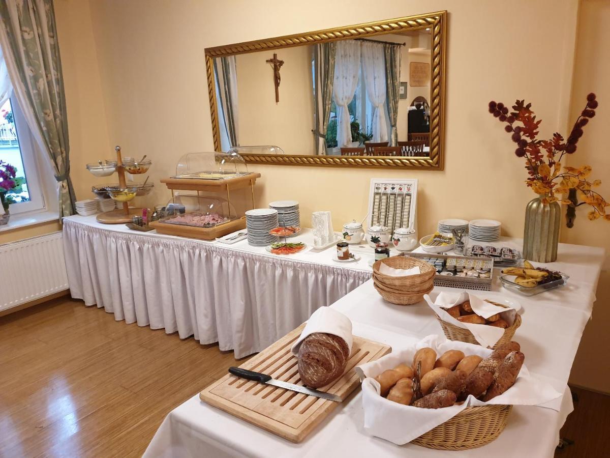 Hotel-Gasthof Martinek บาเดน ภายนอก รูปภาพ